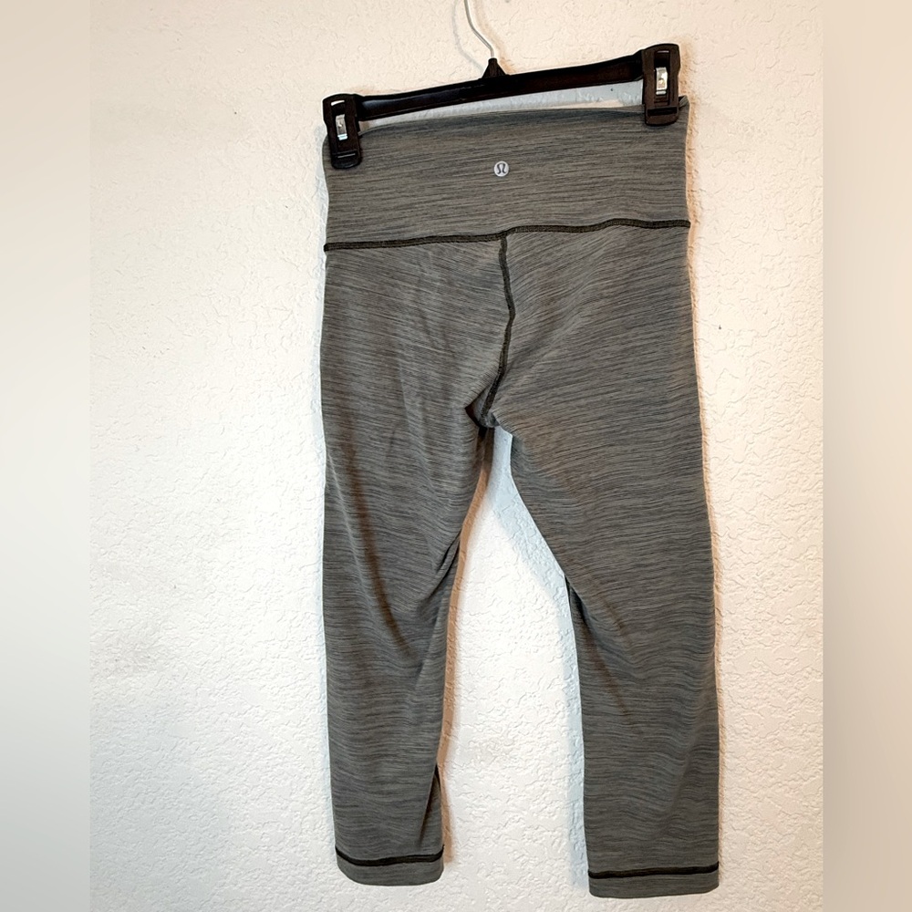 Lululemon Wunder Under Hi-Rise 7/8 Tight.‎ Size 6